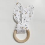 Kramtukas “Ausytės” Gėlytės ant balto fono